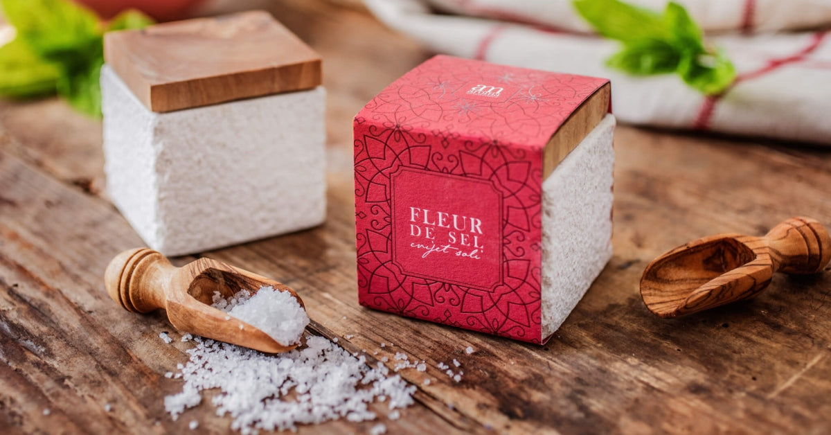 AM Fleur de Sel Steintopf auf Holztisch